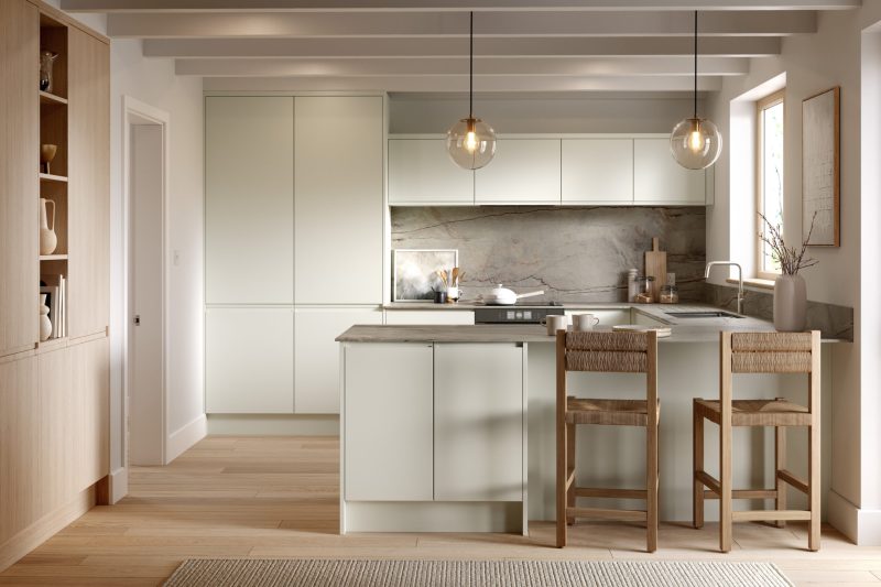 Bright, uplifting family kitchen pairing soft white-grey shaker doors with light Vicenza oak